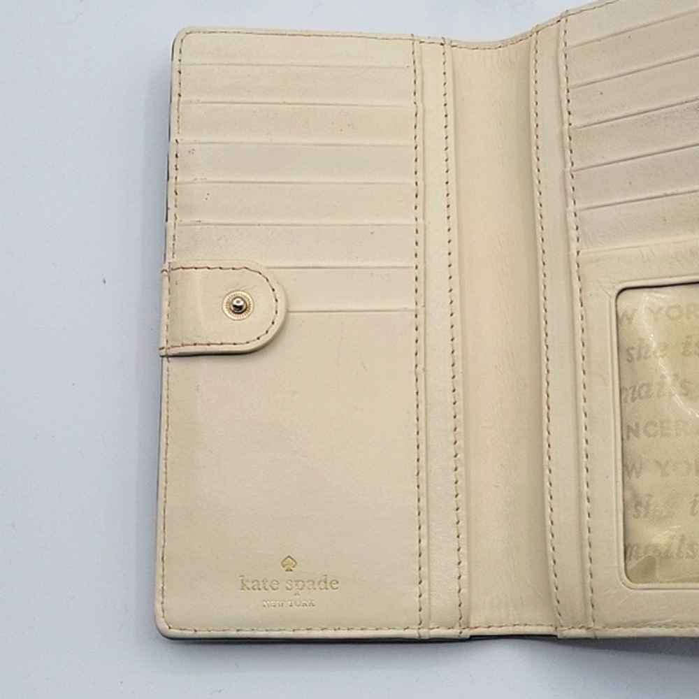KATE SPADE NEW YORK Patten Leather Wallet Cream Leather Interior Signature Bow - Picture 9 of 10